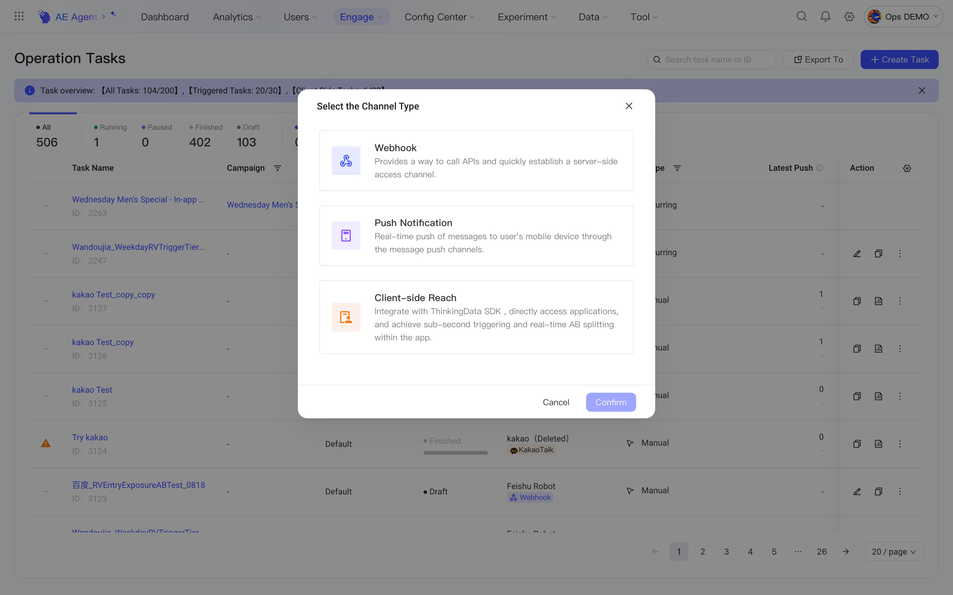 运营任务列表上的「选择触达方式」弹窗，列出 Webhook、消息推送、客户端触达等方式